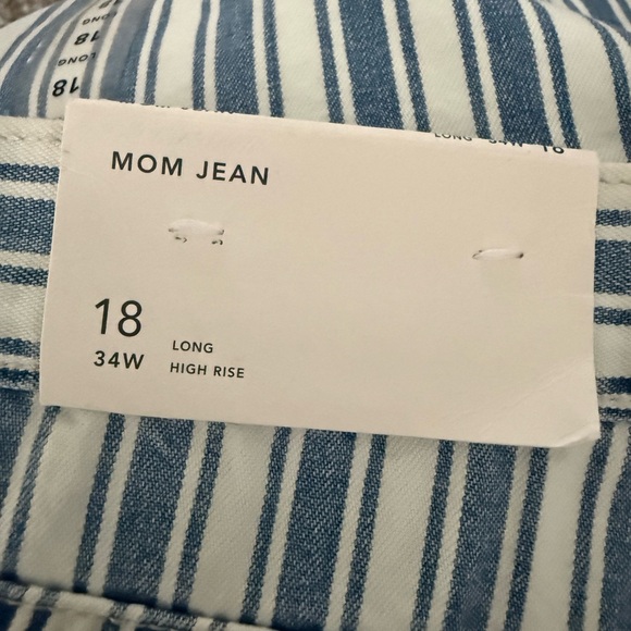 American Eagle Blue High Waisted 18L Mom Jeans - Picture 5 of 9